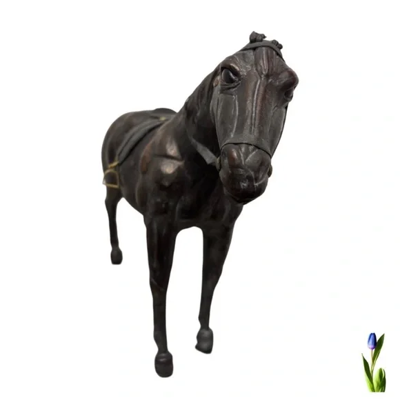 Elegant Black Horse Sculpture - Picture 5 of 6